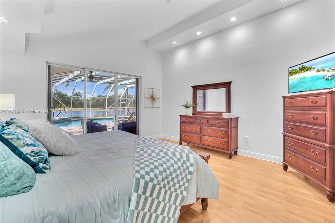 Recently Sold: $1,275,000 (5 beds, 4 baths, 3659 Square Feet)