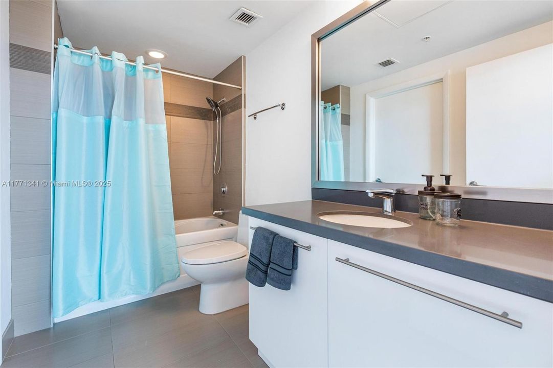 На продажу: $599,000 (2 спален, 2 ванн, 1114 Квадратных фут)