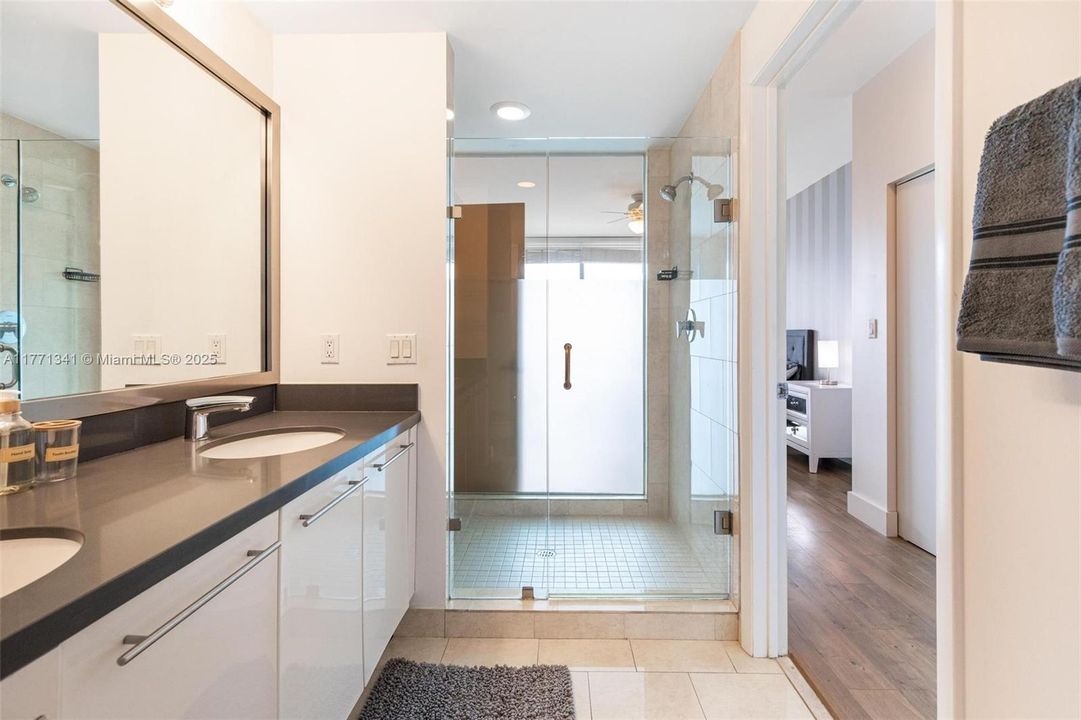 На продажу: $599,000 (2 спален, 2 ванн, 1114 Квадратных фут)