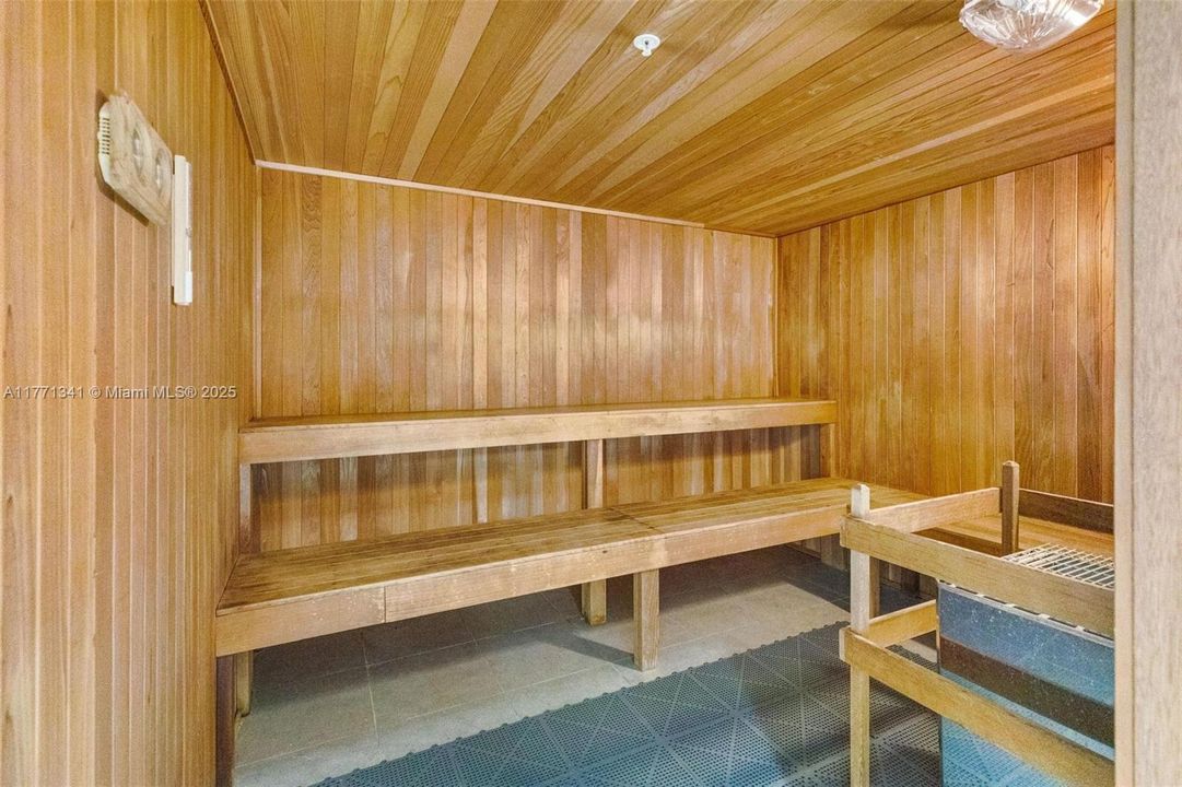 На продажу: $599,000 (2 спален, 2 ванн, 1114 Квадратных фут)