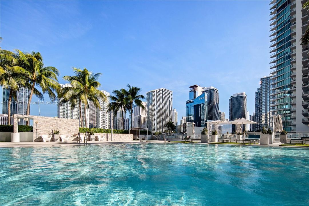 На продажу: $599,000 (2 спален, 2 ванн, 1114 Квадратных фут)