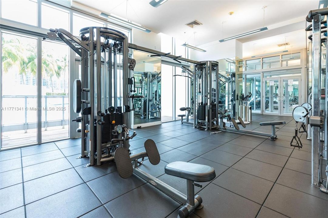 На продажу: $599,000 (2 спален, 2 ванн, 1114 Квадратных фут)