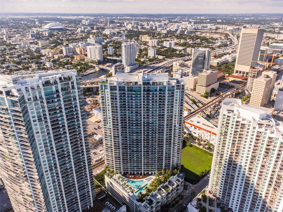 На продажу: $599,000 (2 спален, 2 ванн, 1114 Квадратных фут)