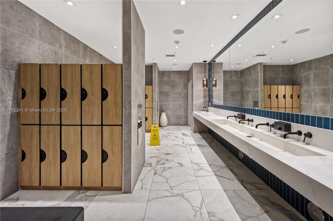 На продажу: $599,000 (2 спален, 2 ванн, 1114 Квадратных фут)