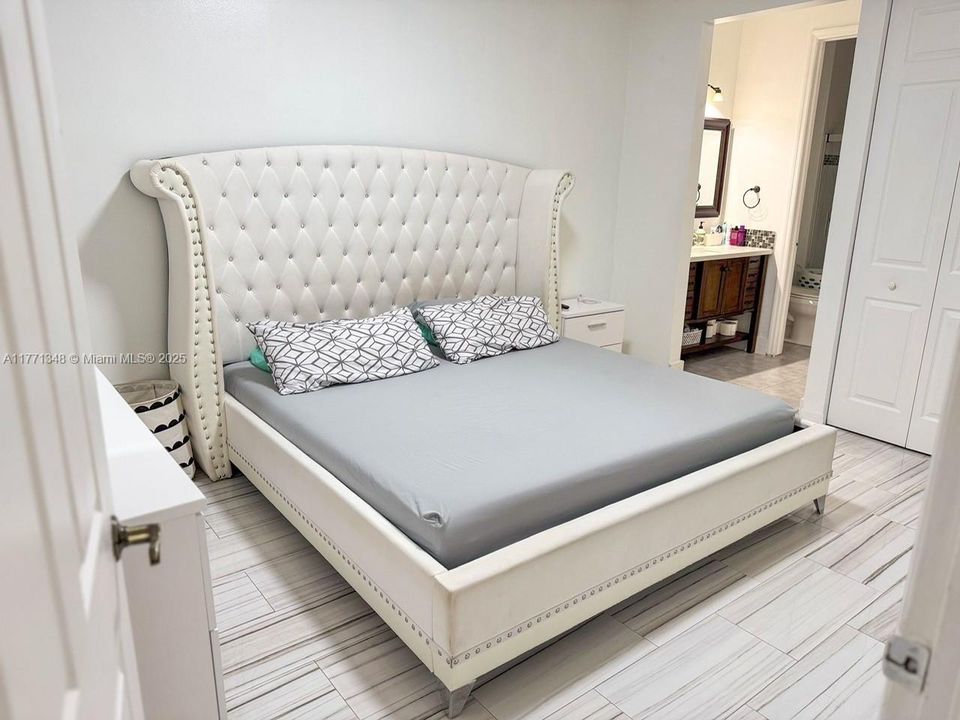 Recently Sold: $315,900 (2 beds, 2 baths, 1040 Square Feet)