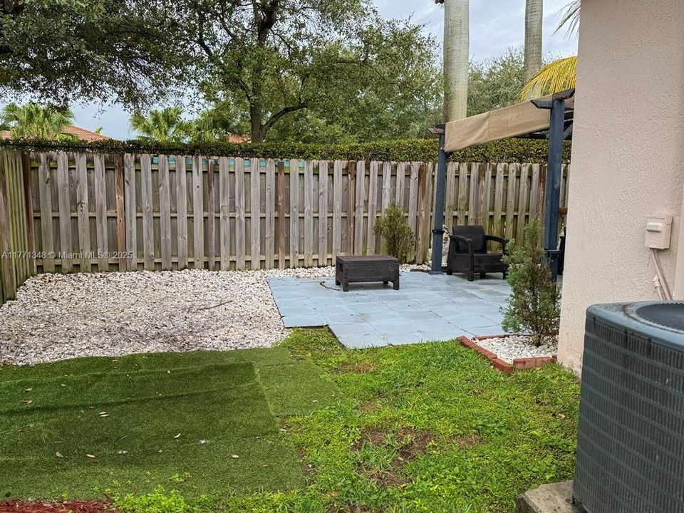 Recently Sold: $315,900 (2 beds, 2 baths, 1040 Square Feet)