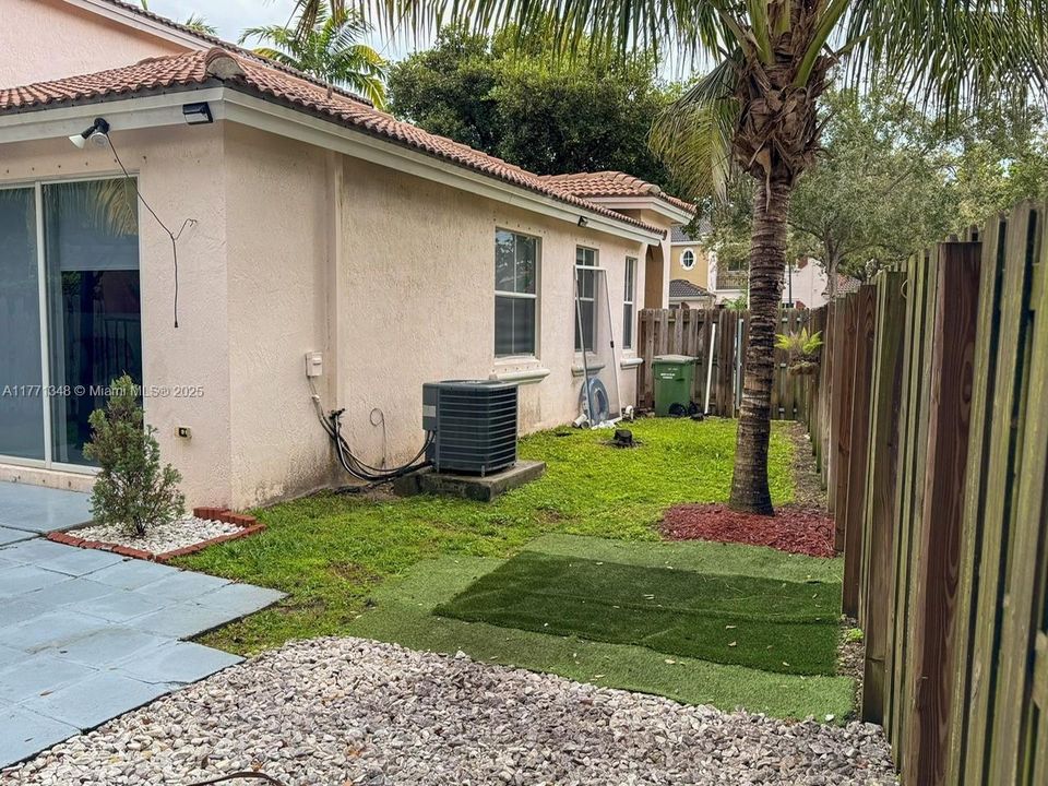 Recently Sold: $315,900 (2 beds, 2 baths, 1040 Square Feet)