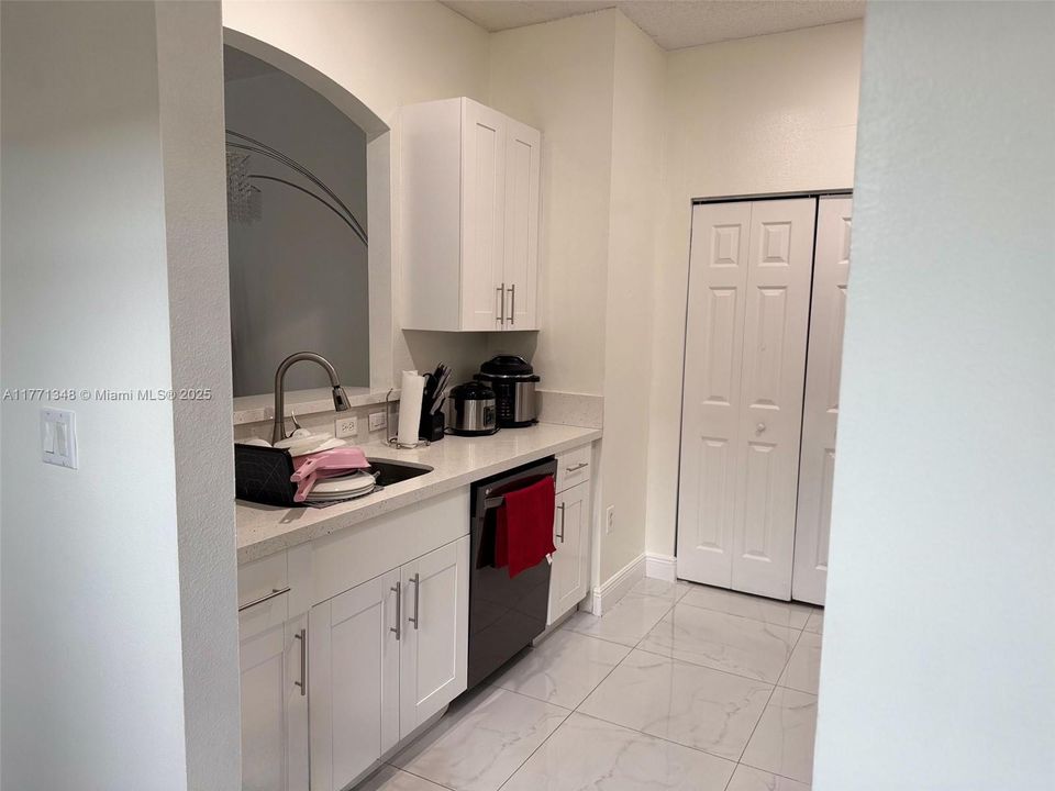 Recently Sold: $315,900 (2 beds, 2 baths, 1040 Square Feet)