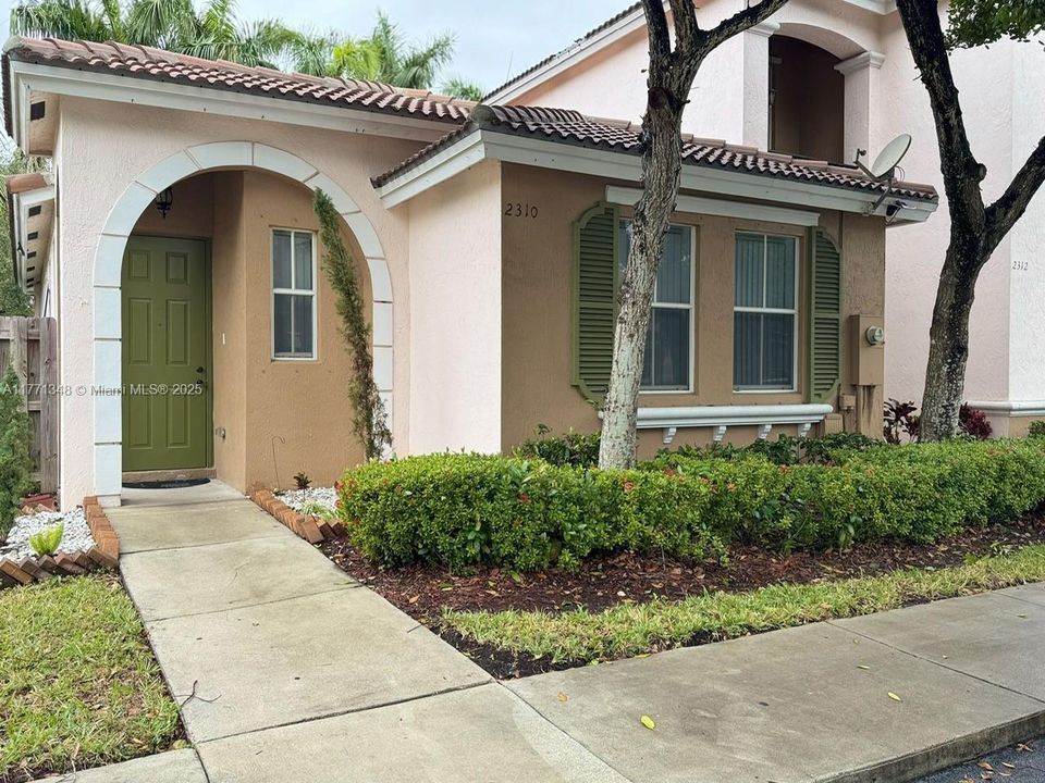 Recently Sold: $315,900 (2 beds, 2 baths, 1040 Square Feet)