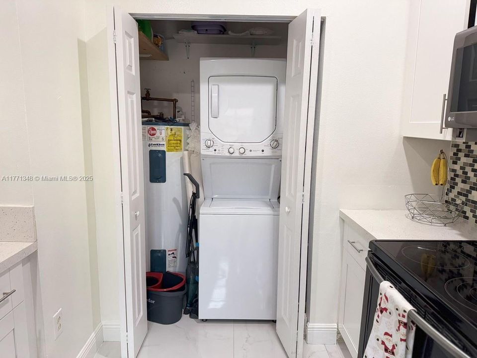 Recently Sold: $315,900 (2 beds, 2 baths, 1040 Square Feet)