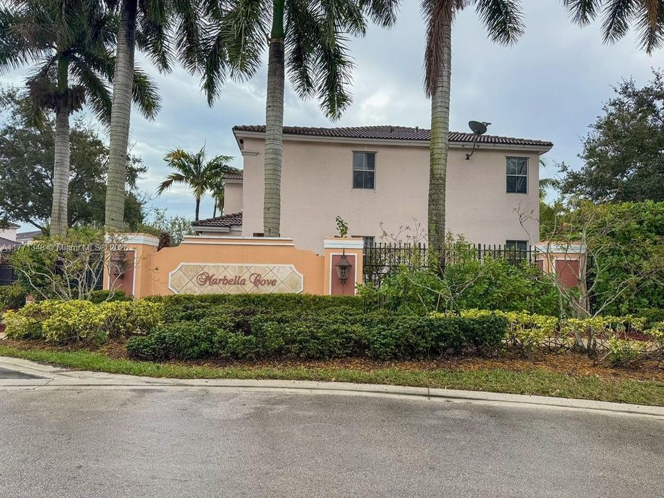 Recently Sold: $315,900 (2 beds, 2 baths, 1040 Square Feet)