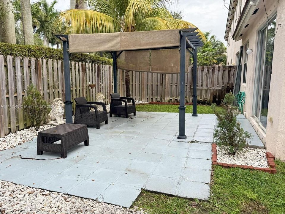 Recently Sold: $315,900 (2 beds, 2 baths, 1040 Square Feet)