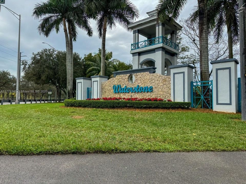 Recently Sold: $315,900 (2 beds, 2 baths, 1040 Square Feet)