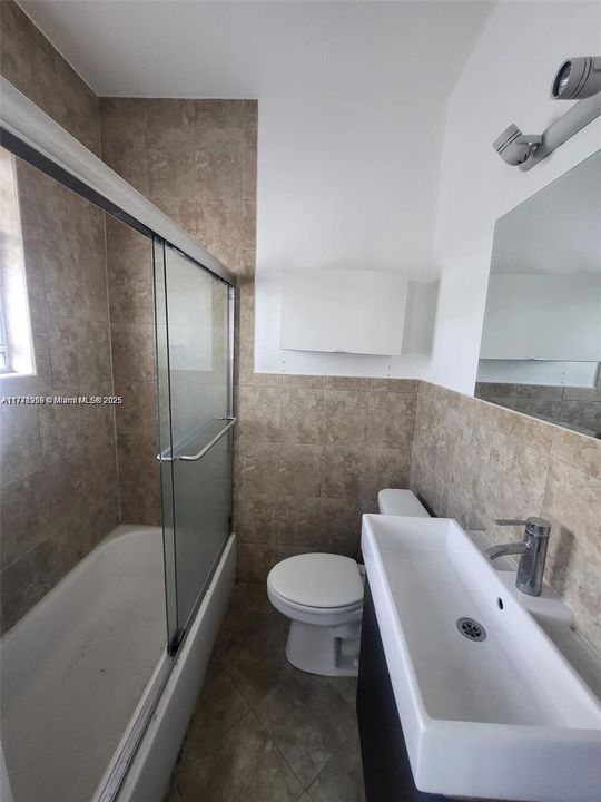 На продажу: $215,000 (1 спален, 1 ванн, 446 Квадратных фут)