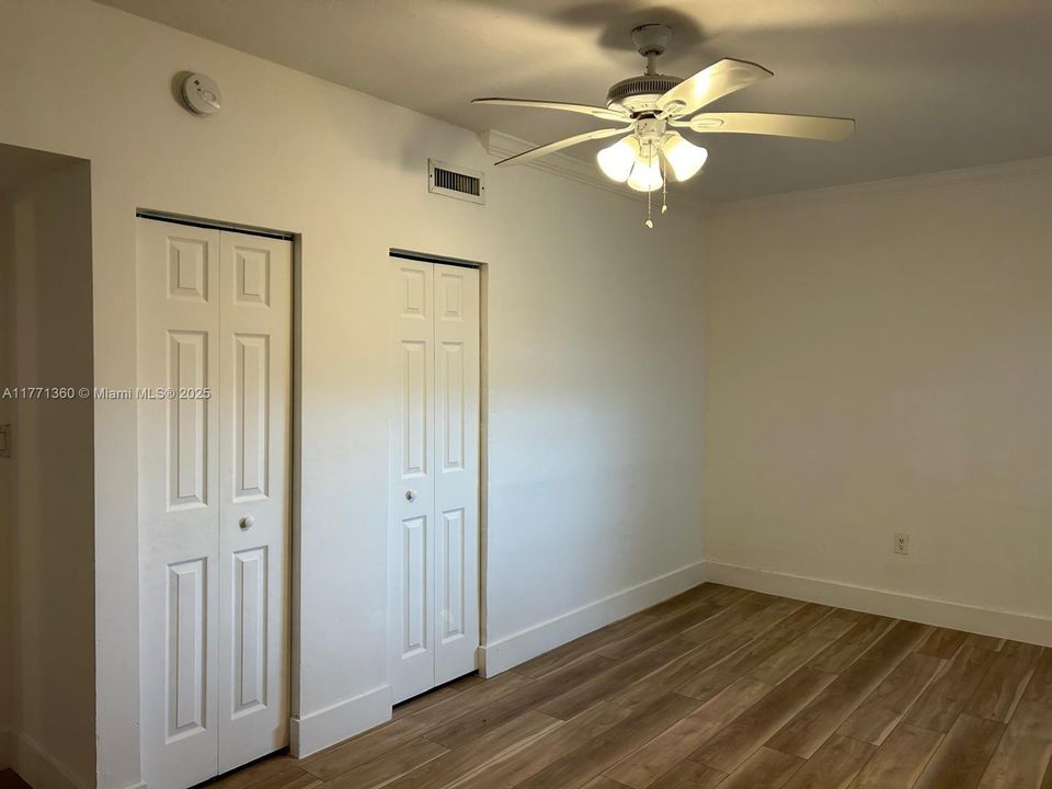 Active With Contract: $310,000 (1 beds, 2 baths, 714 Square Feet)