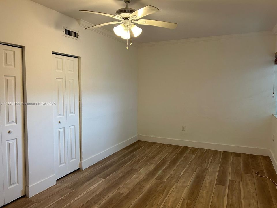 Active With Contract: $310,000 (1 beds, 2 baths, 714 Square Feet)