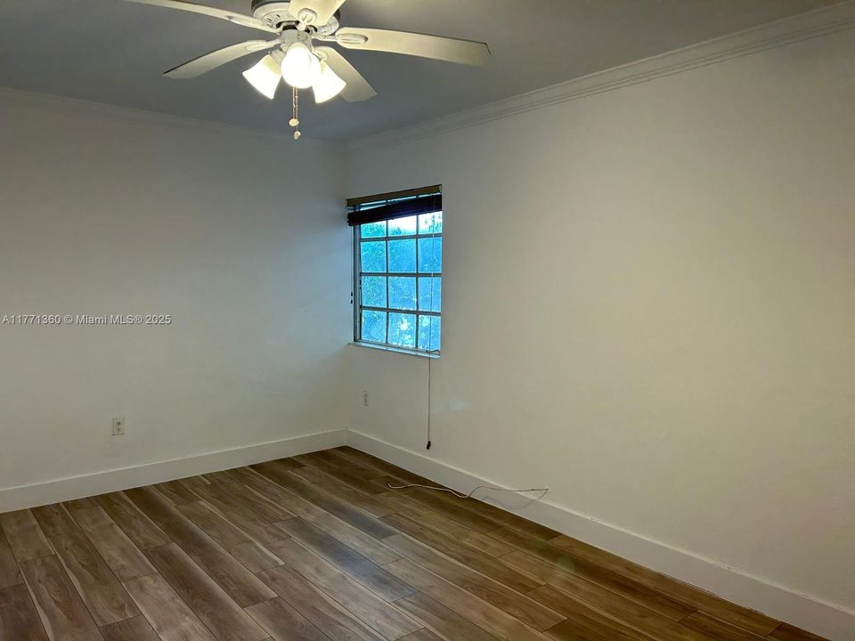 Active With Contract: $310,000 (1 beds, 2 baths, 714 Square Feet)