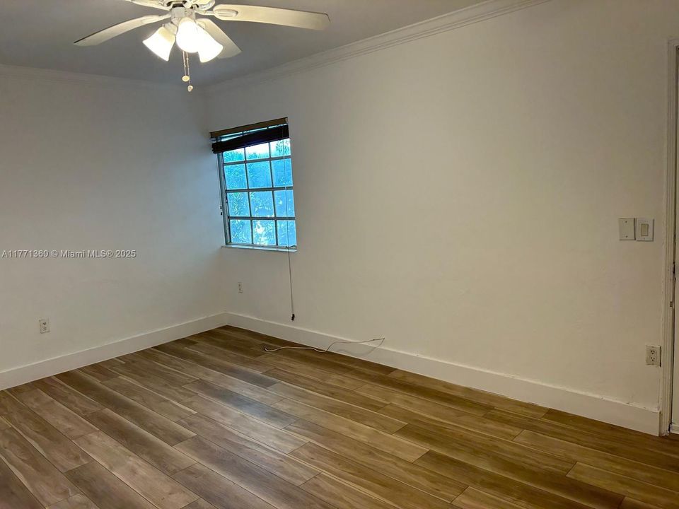 Active With Contract: $310,000 (1 beds, 2 baths, 714 Square Feet)