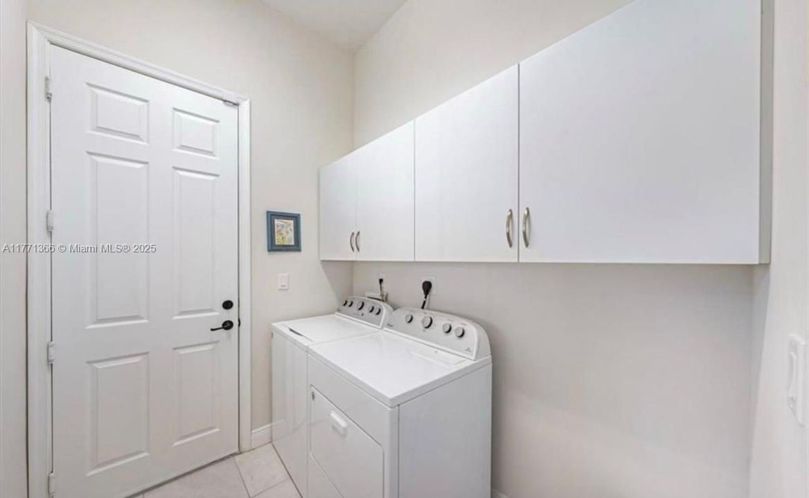 For Sale: $589,900 (4 beds, 3 baths, 3270 Square Feet)