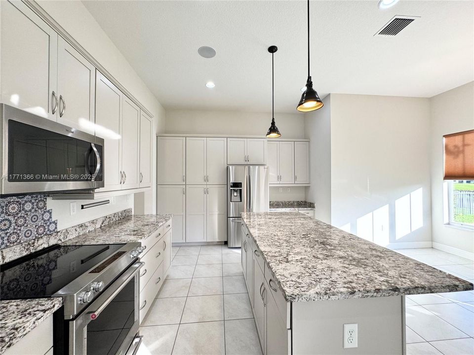 For Sale: $589,900 (4 beds, 3 baths, 3270 Square Feet)