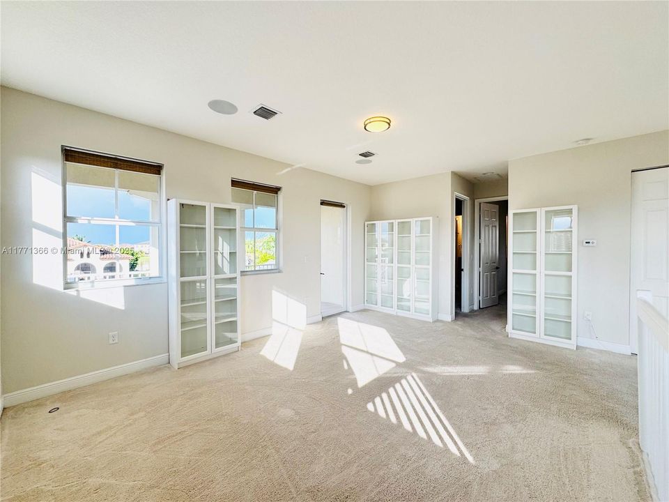 For Sale: $589,900 (4 beds, 3 baths, 3270 Square Feet)