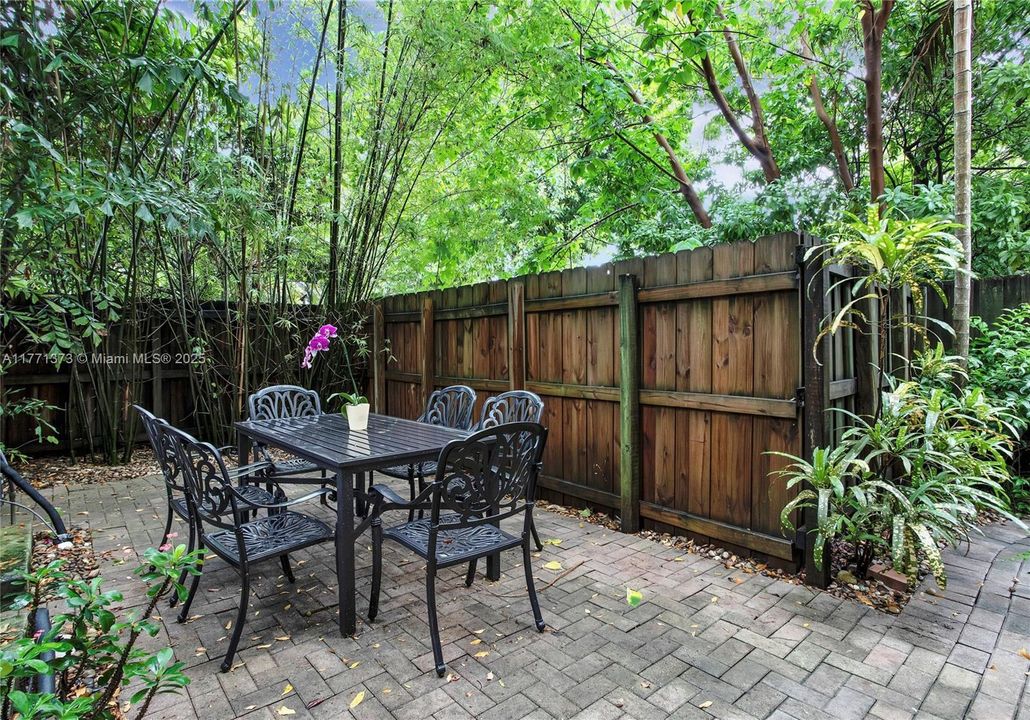 Недавно арендовано: $7,000 (4 спален, 3 ванн, 3330 Квадратных фут)