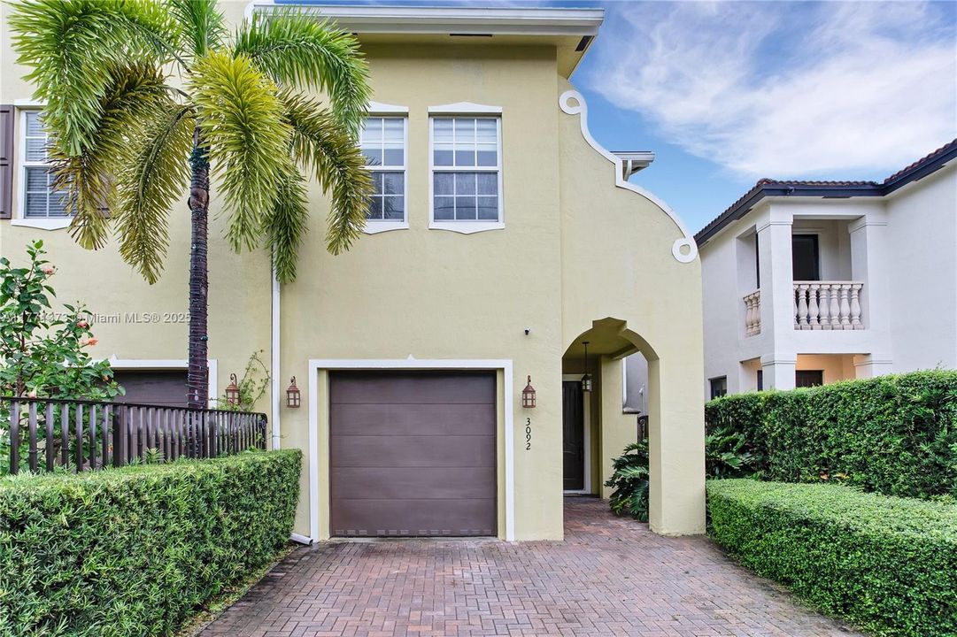 Недавно арендовано: $7,000 (4 спален, 3 ванн, 3330 Квадратных фут)