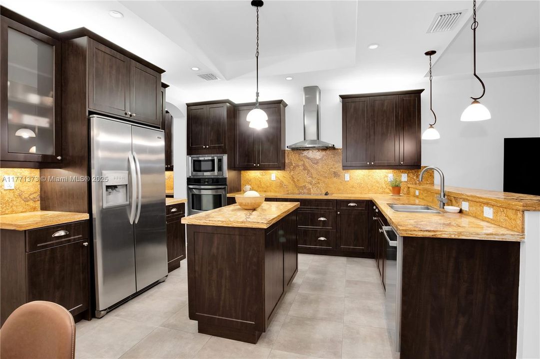 Недавно арендовано: $7,000 (4 спален, 3 ванн, 3330 Квадратных фут)