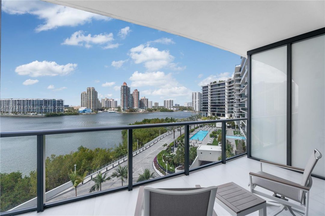 For Sale: $2,575,000 (2 beds, 2 baths, 2462 Square Feet)