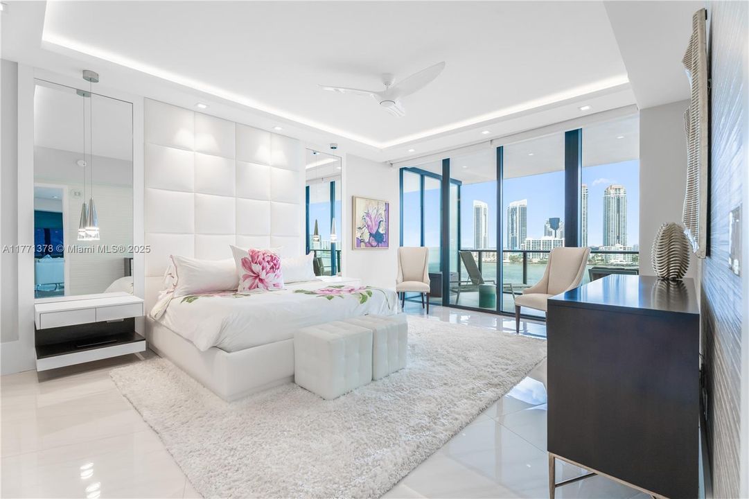 For Sale: $2,575,000 (2 beds, 2 baths, 2462 Square Feet)