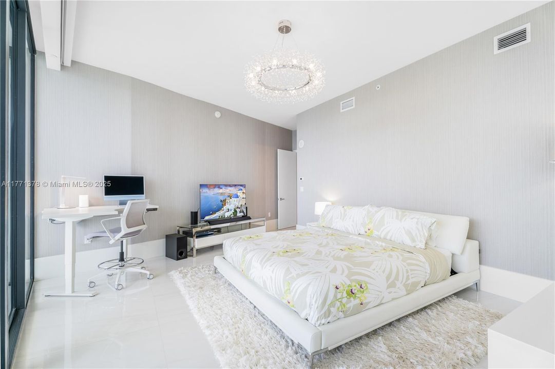 For Sale: $2,575,000 (2 beds, 2 baths, 2462 Square Feet)