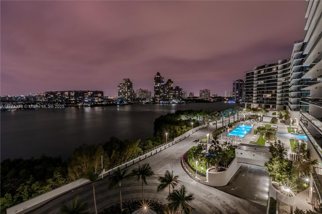 For Sale: $2,575,000 (2 beds, 2 baths, 2462 Square Feet)