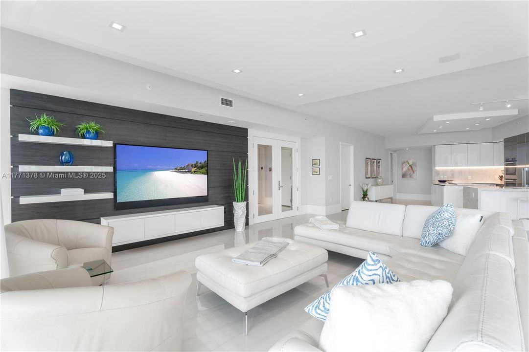 For Sale: $2,575,000 (2 beds, 2 baths, 2462 Square Feet)