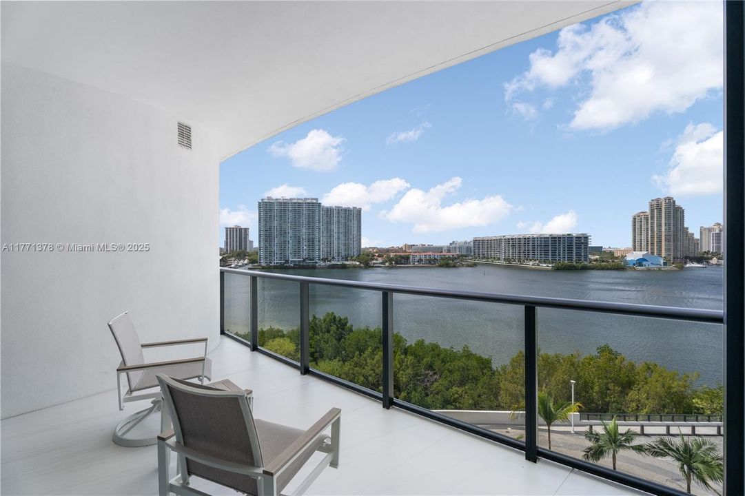 For Sale: $2,575,000 (2 beds, 2 baths, 2462 Square Feet)