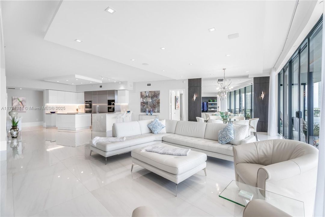 For Sale: $2,575,000 (2 beds, 2 baths, 2462 Square Feet)