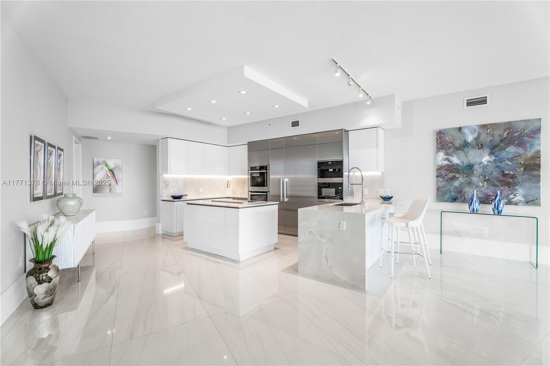 For Sale: $2,575,000 (2 beds, 2 baths, 2462 Square Feet)