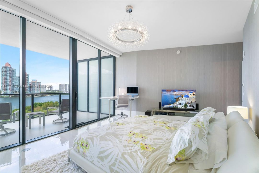 For Sale: $2,575,000 (2 beds, 2 baths, 2462 Square Feet)