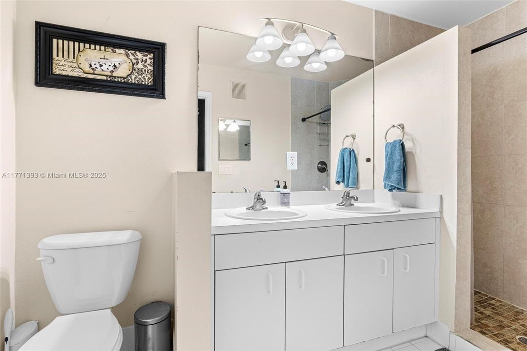 Recientemente alquilado: $2,750 (2 camas, 2 baños, 1169 Pies cuadrados)