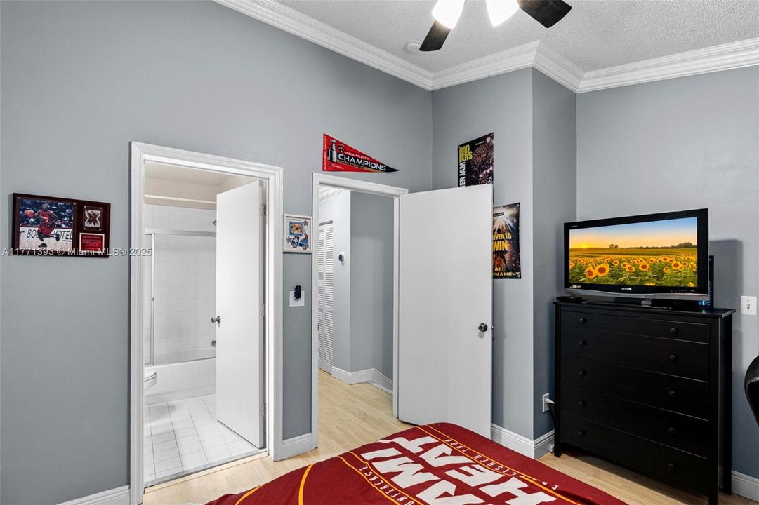 Recientemente alquilado: $2,750 (2 camas, 2 baños, 1169 Pies cuadrados)