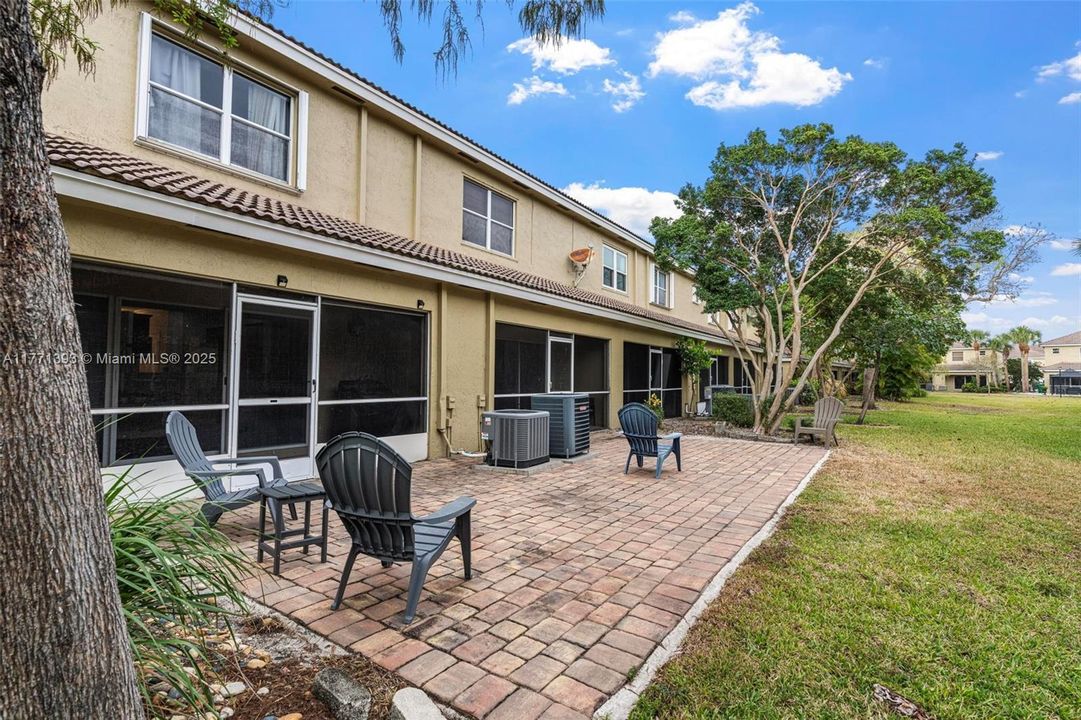 Recientemente alquilado: $2,750 (2 camas, 2 baños, 1169 Pies cuadrados)