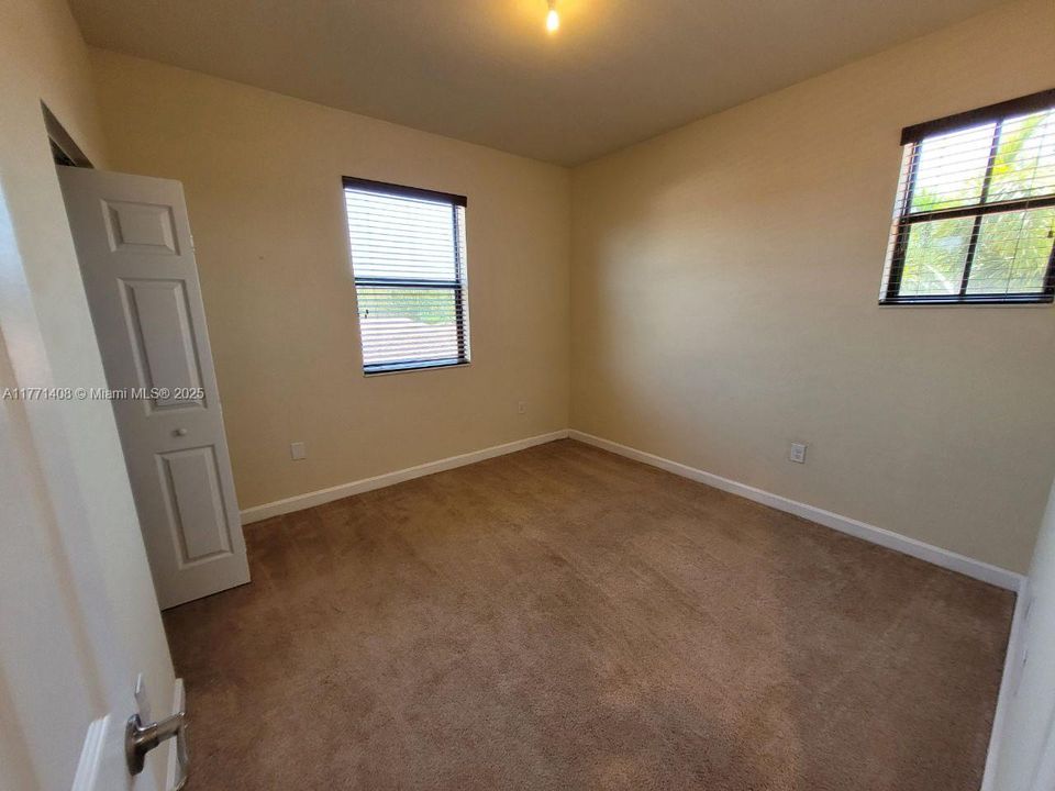 Recently Rented: $3,100 (3 beds, 2 baths, 3196 Square Feet)