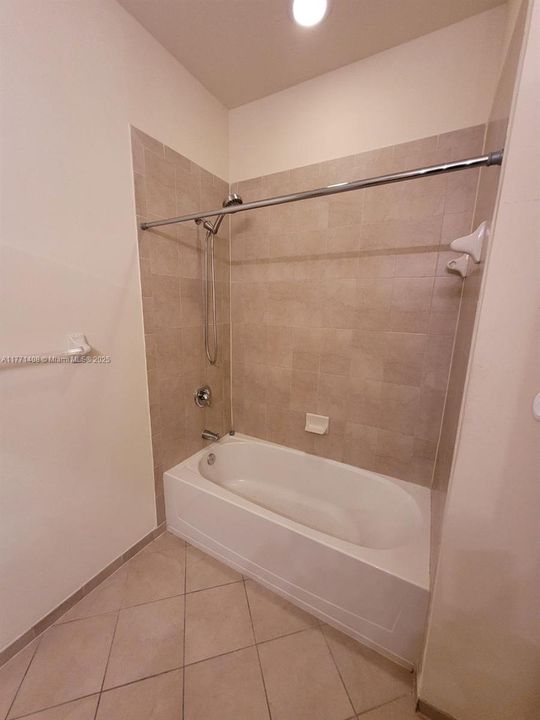 Recently Rented: $3,100 (3 beds, 2 baths, 3196 Square Feet)