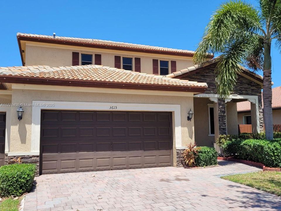 Recently Rented: $3,100 (3 beds, 2 baths, 3196 Square Feet)