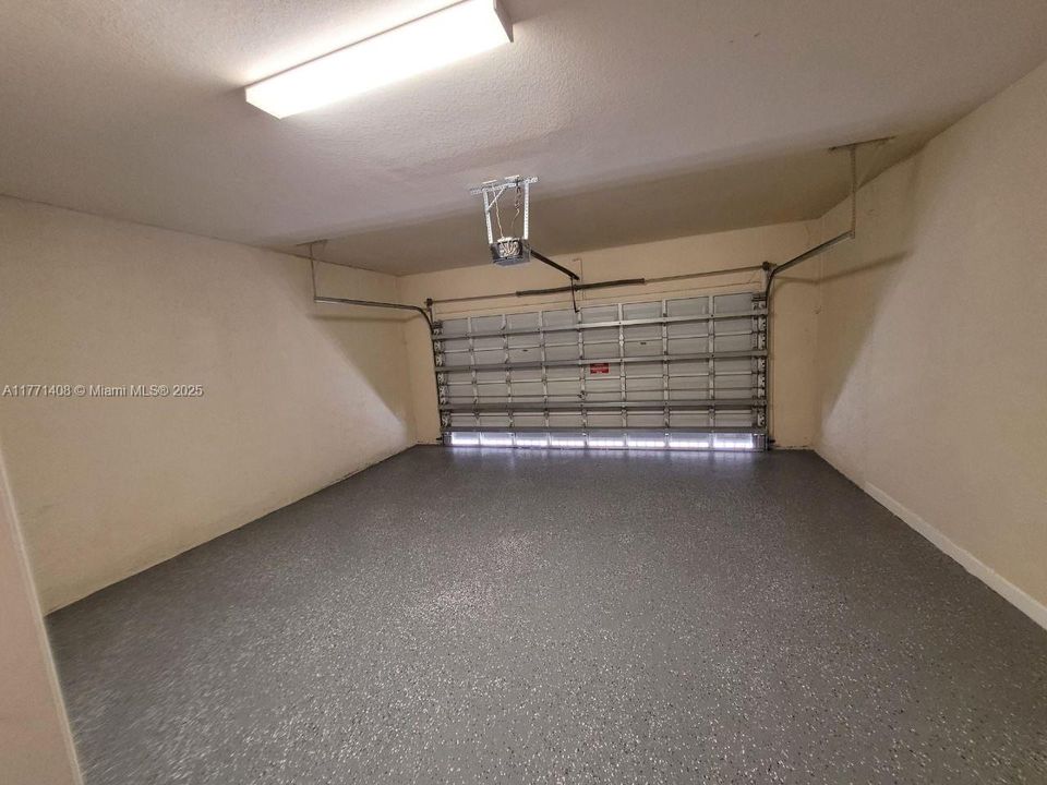 Recently Rented: $3,100 (3 beds, 2 baths, 3196 Square Feet)