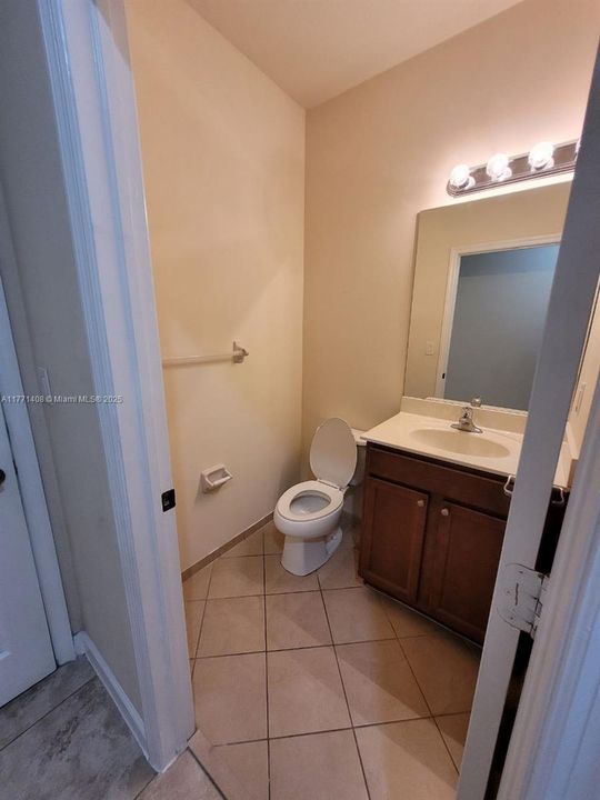 Recently Rented: $3,100 (3 beds, 2 baths, 3196 Square Feet)