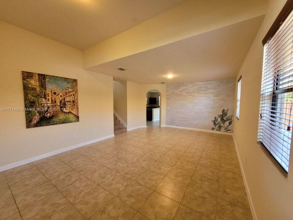 Recently Rented: $3,100 (3 beds, 2 baths, 3196 Square Feet)