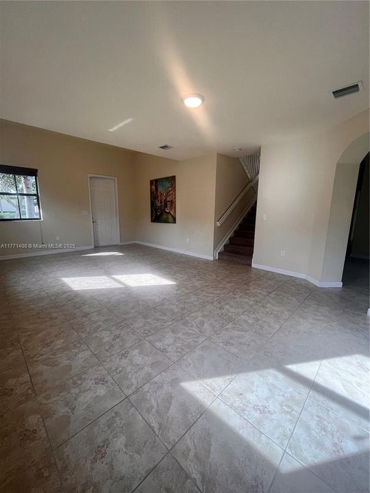 Recently Rented: $3,100 (3 beds, 2 baths, 3196 Square Feet)