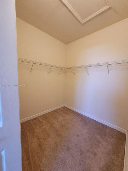 Recently Rented: $3,100 (3 beds, 2 baths, 3196 Square Feet)