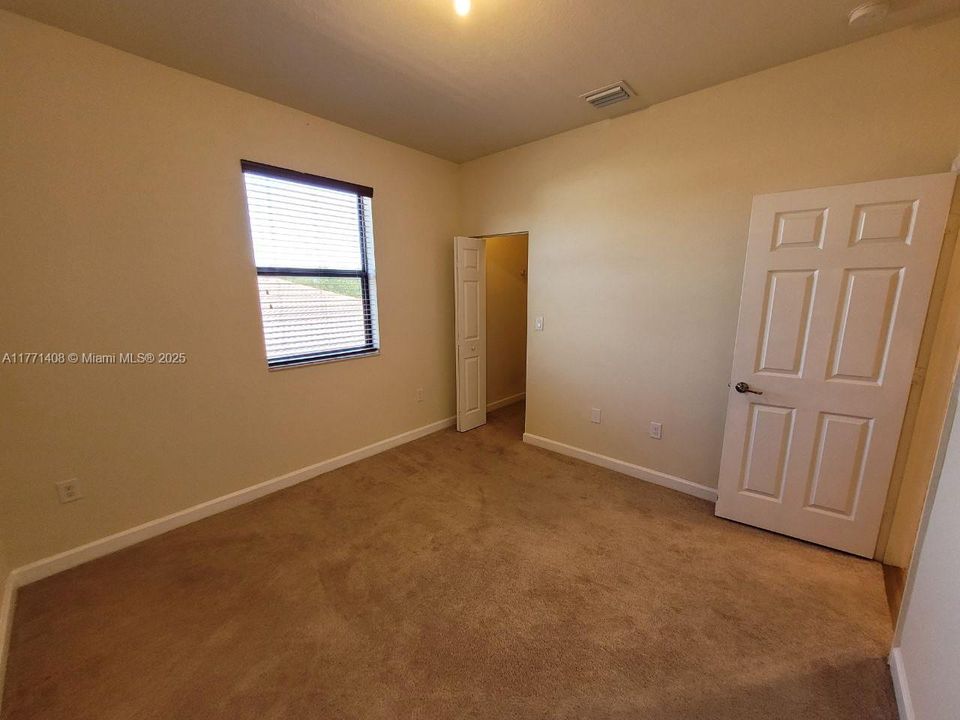 Recently Rented: $3,100 (3 beds, 2 baths, 3196 Square Feet)