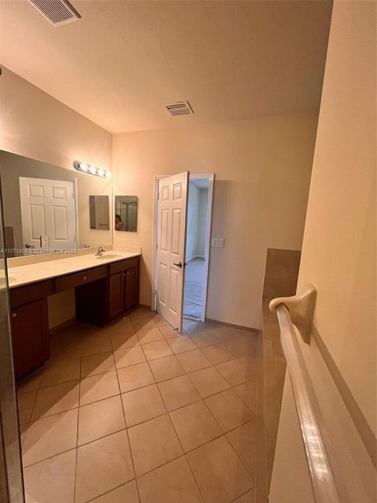 Recently Rented: $3,100 (3 beds, 2 baths, 3196 Square Feet)